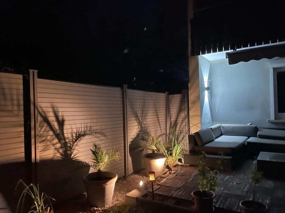 Gemuetliche 3 Zimmer Wohnung Mit Grosszuegiger Terrasse Im Gruenen Reutlingen Kültér fotó