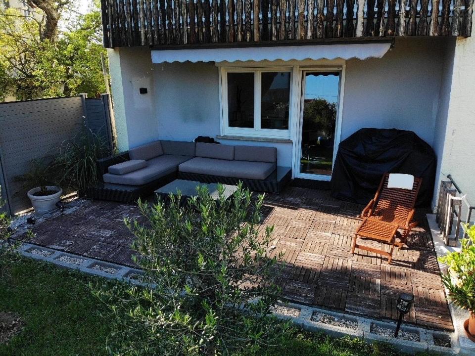 Gemuetliche 3 Zimmer Wohnung Mit Grosszuegiger Terrasse Im Gruenen Reutlingen Kültér fotó