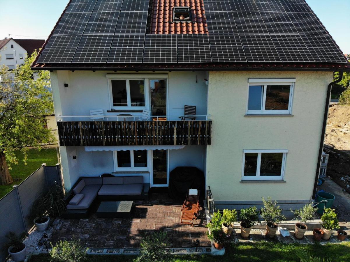 Gemuetliche 3 Zimmer Wohnung Mit Grosszuegiger Terrasse Im Gruenen Reutlingen Kültér fotó